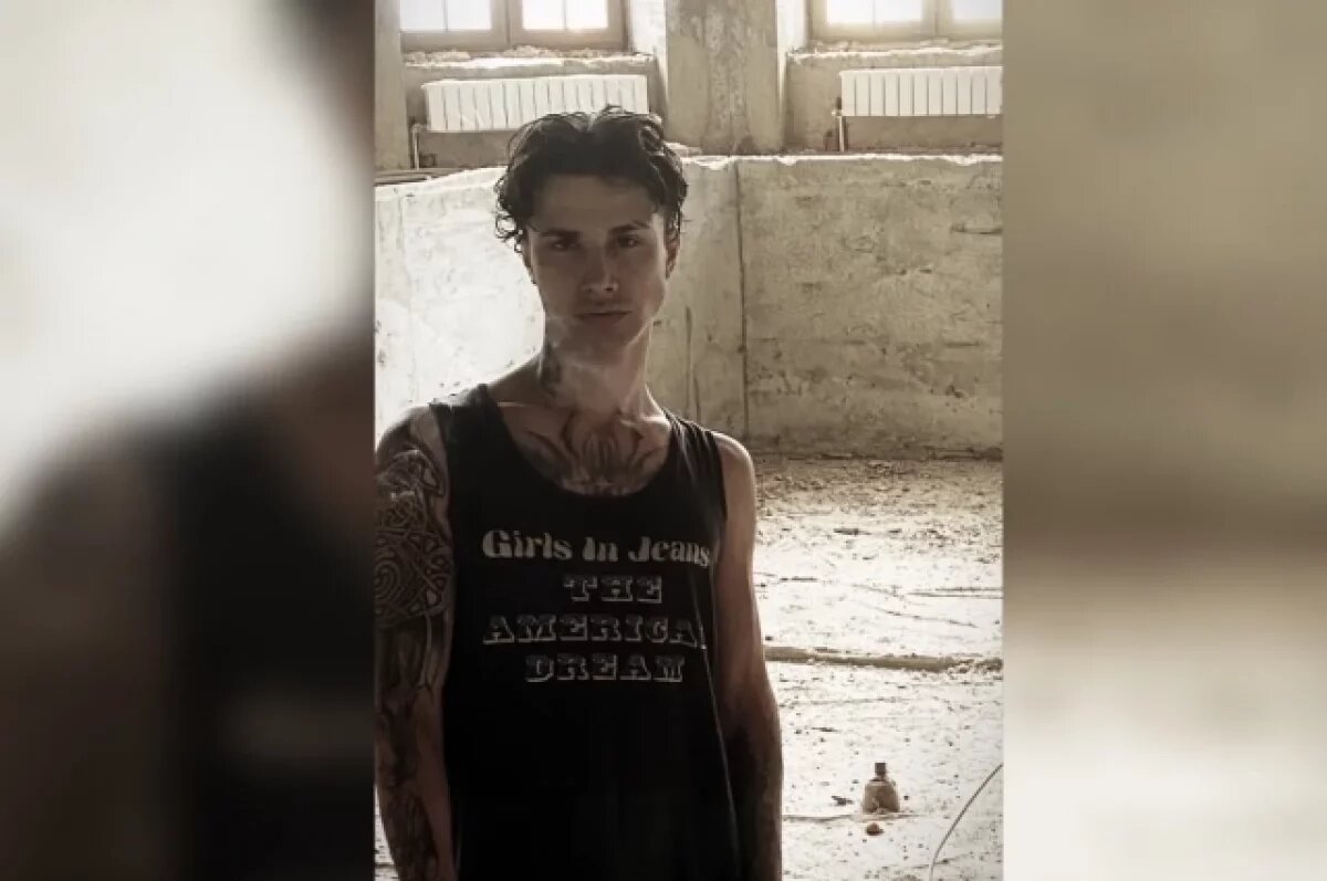    Данила заставили залезть в реку холодным октябрьским вечером.