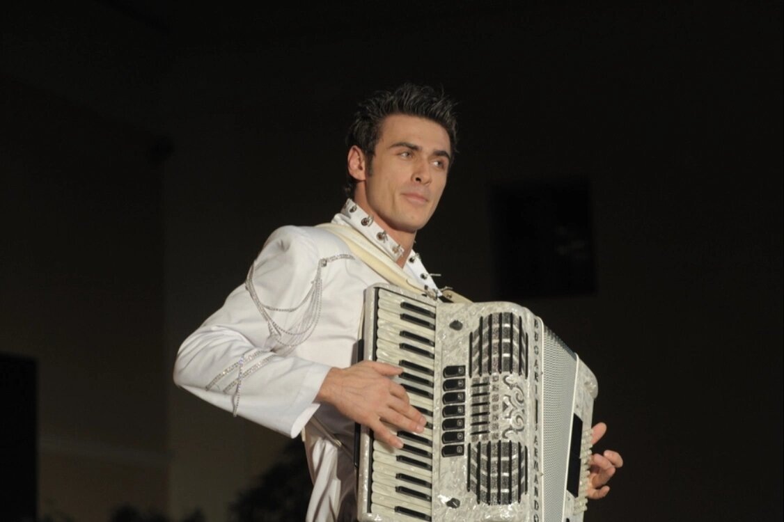 Первая благотворительная акция «Актеры — актерам»/30 октября 2008, Москва. На снимке: музыкант Петр Дранга
Фото: ИЗВЕСТИЯ 