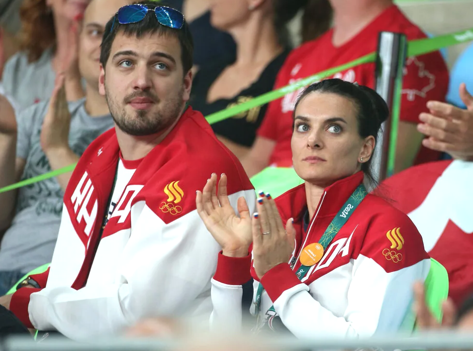 на фото Елена Исинбаева и Никита Петинов