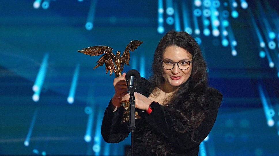 За лучшую работу режиссера монтажа премию получила Мария Лихачева (фильм «Пророк. История Александра Пушкина» режиссера Феликса Умарова).📷Фото: Антон Великжанин / Коммерсантъ