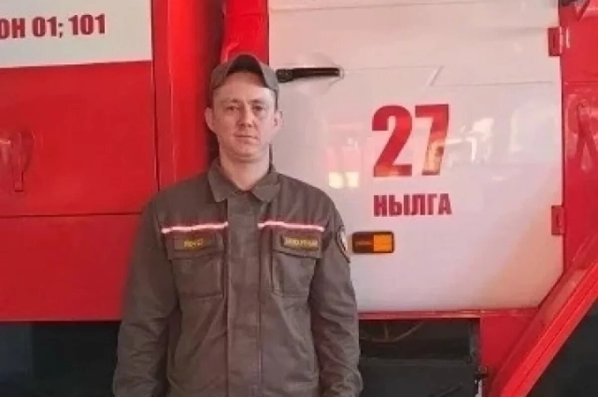    В Удмуртии огнеборец вытащил из горящего здания мужчину и привёл в чувства