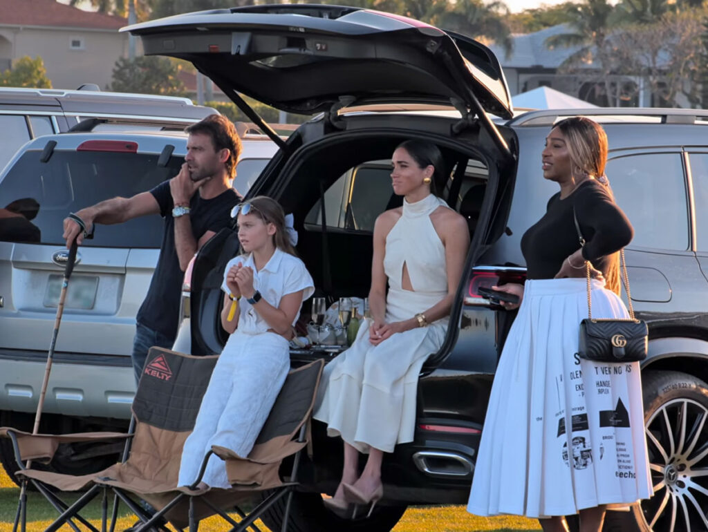 Меган Маркл и Серена Уильямс ждет, когда Гарри доиграет в поло. Фото Getty Images