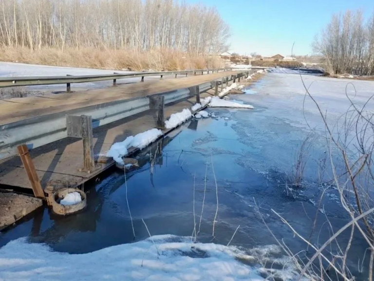    В Оренбуржье из-за паводка перекрывают дороги и мосты Оренбуржье