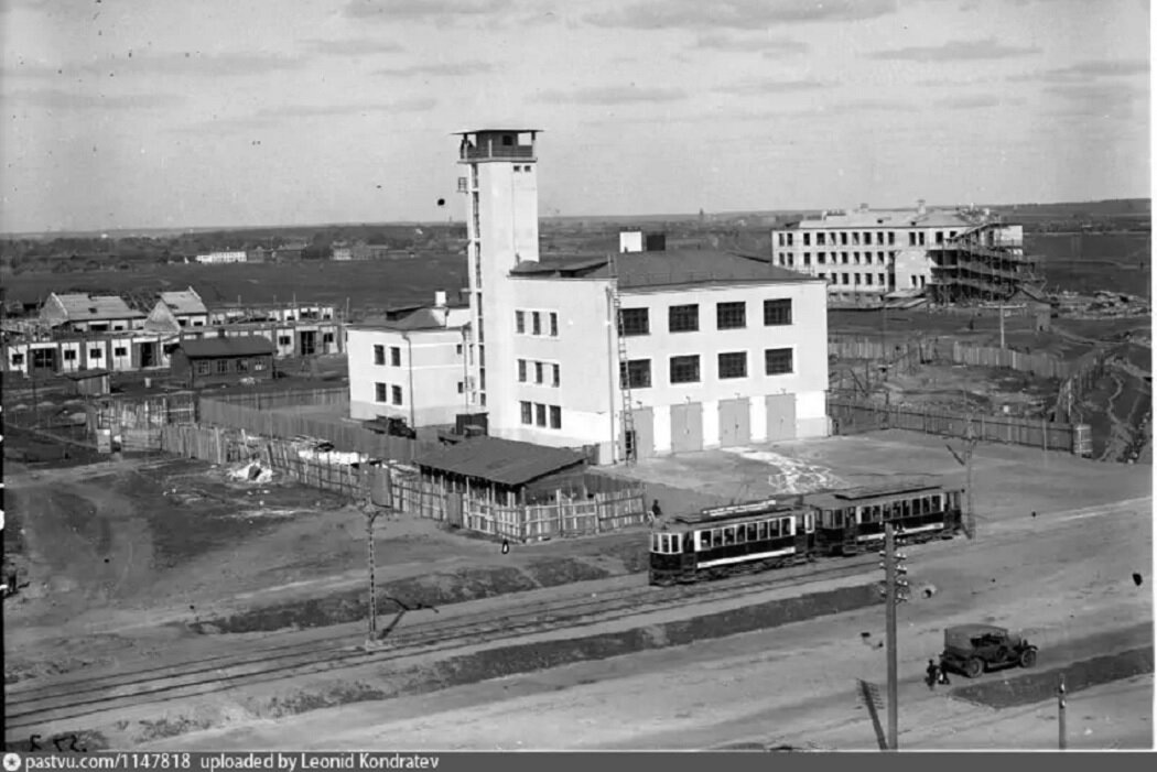 Строительство соцгородка на месте фабричных бараков в Дангуэровке, 1929 год. Источник: pastvu.com