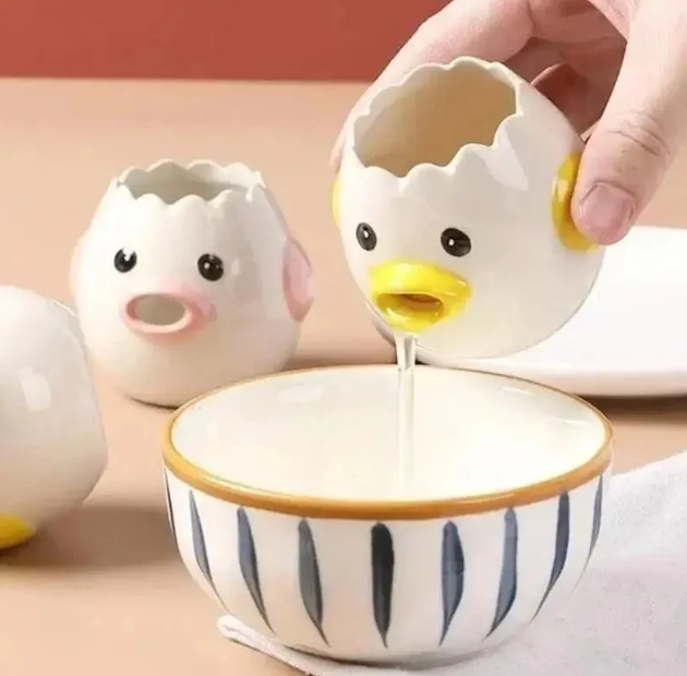 Сепаратор  для отделения желтка от белка  в форме милой курицы