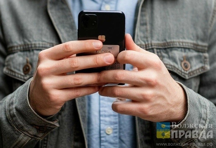 Изображение сгенерировано нейросетью Шедеврум📷    Новый телефон и «на мороженое»: волжский студент заработал на мошенниках
