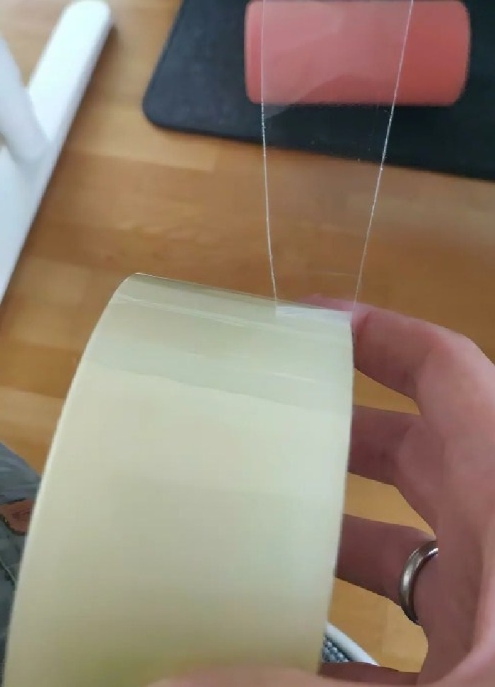 Как оторвать ровный кусок скотча.