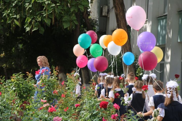 С 1 апреля стартует запись детей в школы в Астраханской области