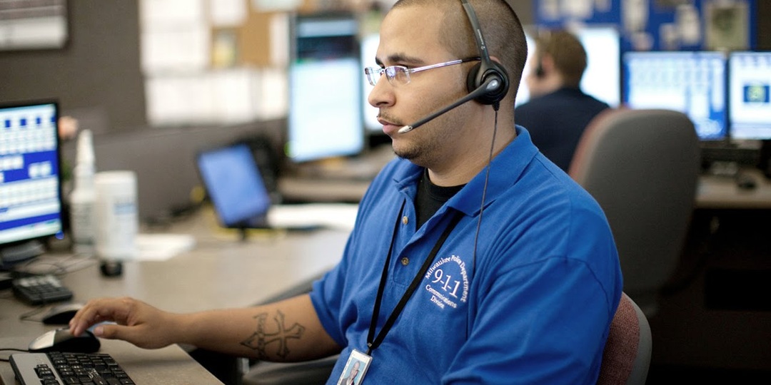 Мужчина устроился на работу в службу 911 и выдержал только месяц
