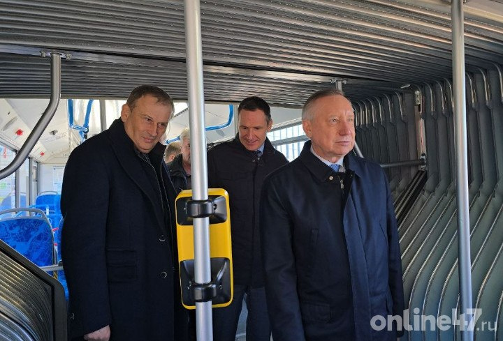 Александр Дрозденко осмотрел выставку международного экологического форума «Экология большого города»