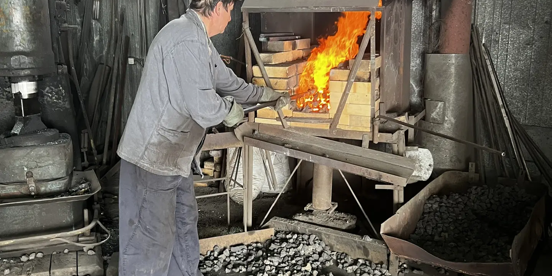 Тест на "дурака": рубим гвоздь и режем газету!