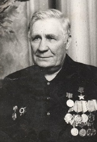 После плена необоснованно осужден и лишен звания "Герой Советского Союза"