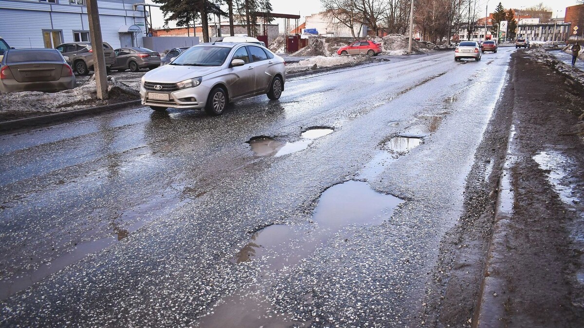    Весна показала, где нужно латать проезжую часть   1MI