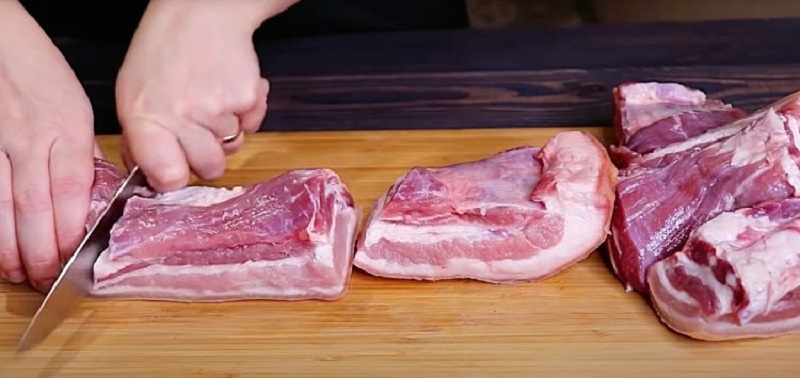 Сало за четыре дня: секрет быстрой засолки грудинки в банке и новый взгляд на любимую закуску