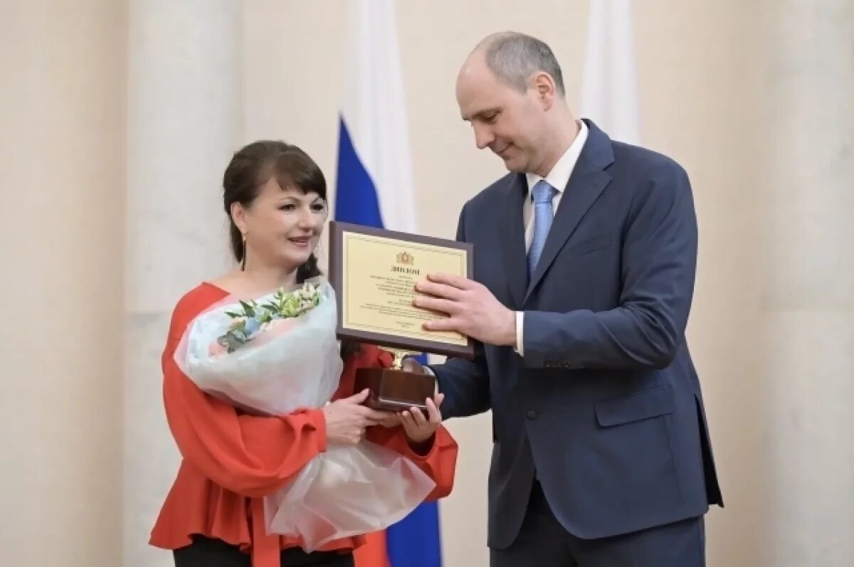    Губернатор Денис Паслер наградил работников культуры, библиотек и музеев