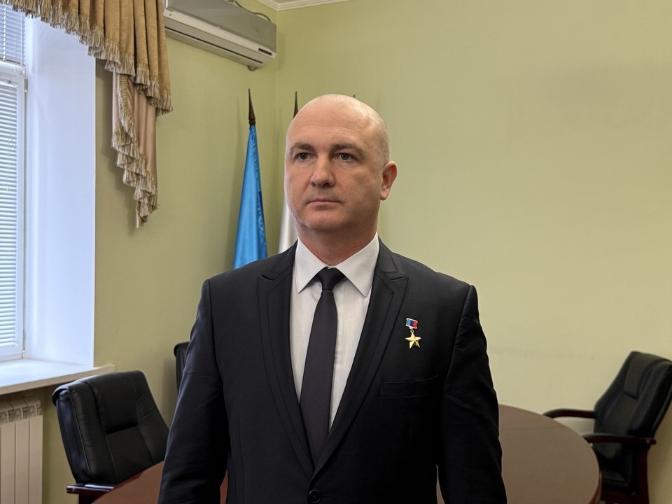    Герой ЛНР подал документы на предварительное голосование «Единой России» Валерия РАЗИНА