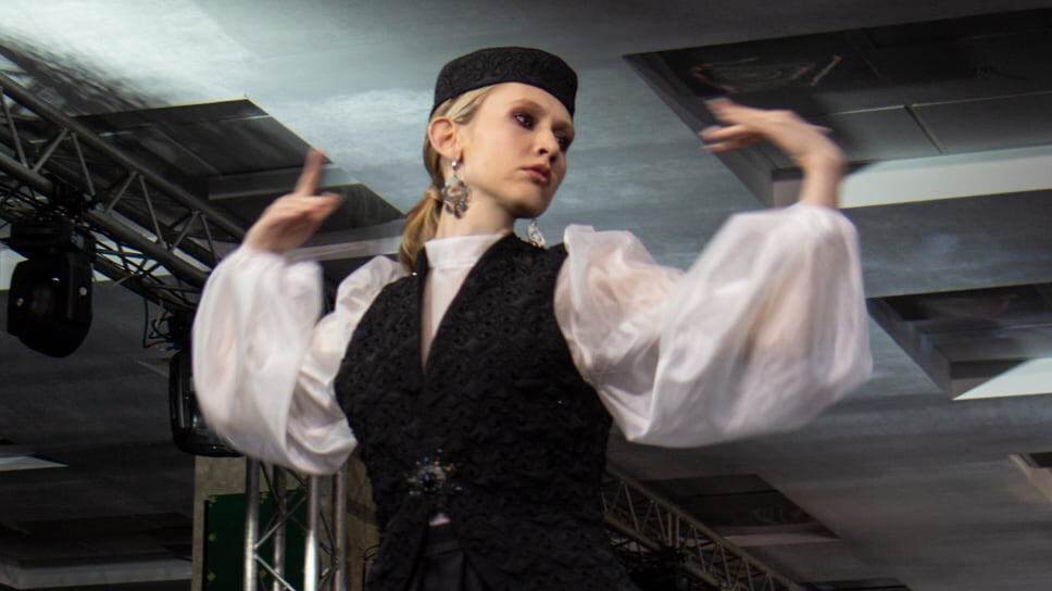 Показ коллекции «Мирас» бренда MADINATATARKA.📷Фото: Идэль Гумеров / Коммерсантъ