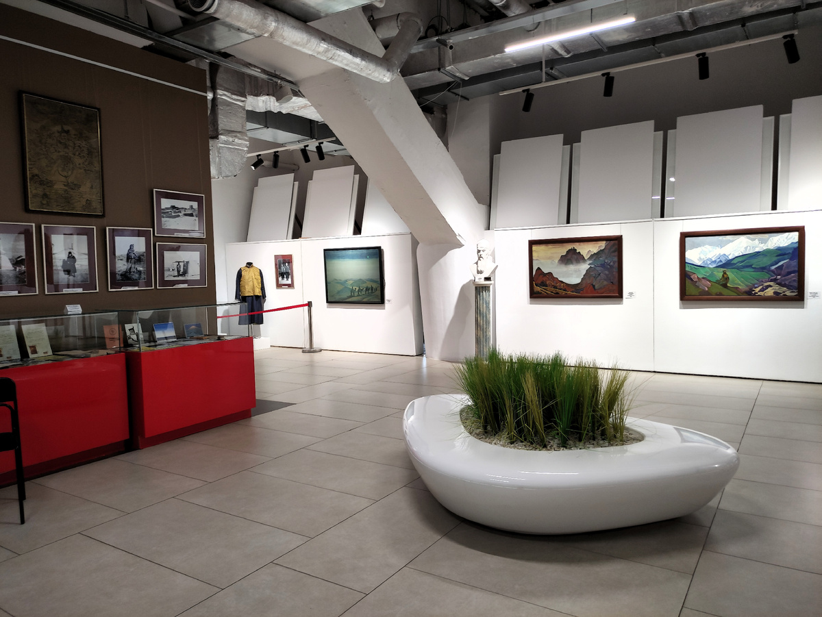 Один из залов выставки.