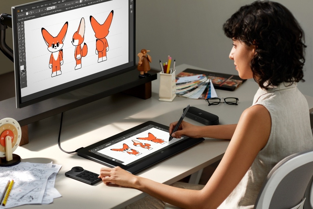 1. Начните с простого

Не пытайтесь сразу создать сложную иллюстрацию. Нарисуйте базовые формы: круги, квадраты, линии. Потренируйтесь их комбинировать. С помощью графического планшета легко менять кисти и цвет, корректировать линии без страха «испортить работу».

2. Используйте референсы

Творчество не всегда рождается из пустоты. Фотографии, скриншоты любимых фильмов, иллюстрации или даже повседневные предметы помогают понять пропорции, композицию и цветовую гамму.
