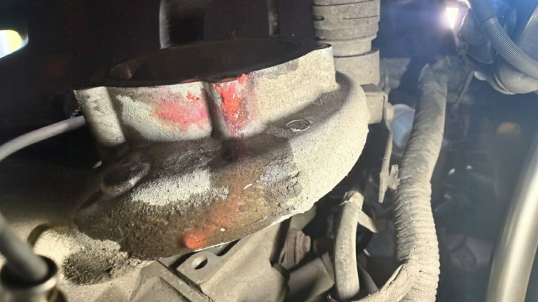    Величественные горы на закате у берега тихого озера. lucky247187Q