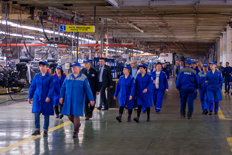    КАМАЗ вновь издал приказ о четырехдневке с 1 июня.   
Фото: «БИЗНЕС Online»