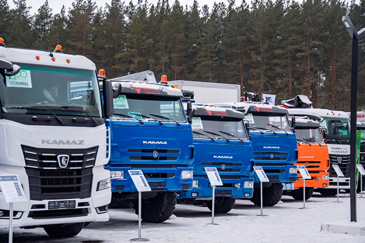    Решение о введении сокращенной недели принято вновь из-за падения продаж на рынке грузовиков.   
Фото: «БИЗНЕС Online»