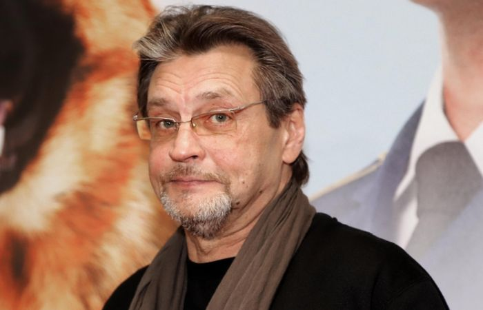 Жена ухаживала за его умирающей бывшей, а он всё скрывал: Как выглядит и живёт последняя жена Александра Домогарова