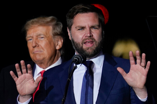 Джей Ди Вэнс и Дональд Трамп / Michael Conroy/AP   📷