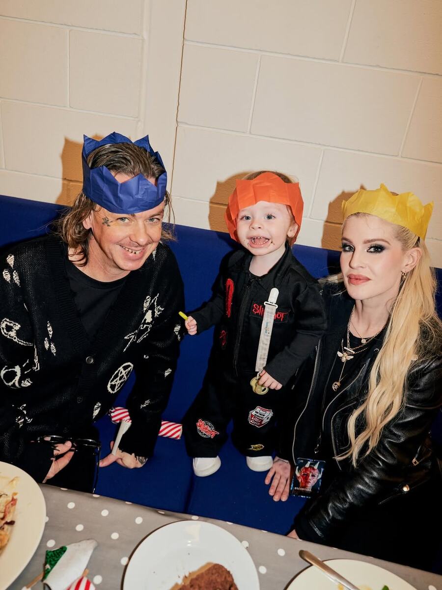 Сид Уилсон и Келли Осборн с сыном Сидни