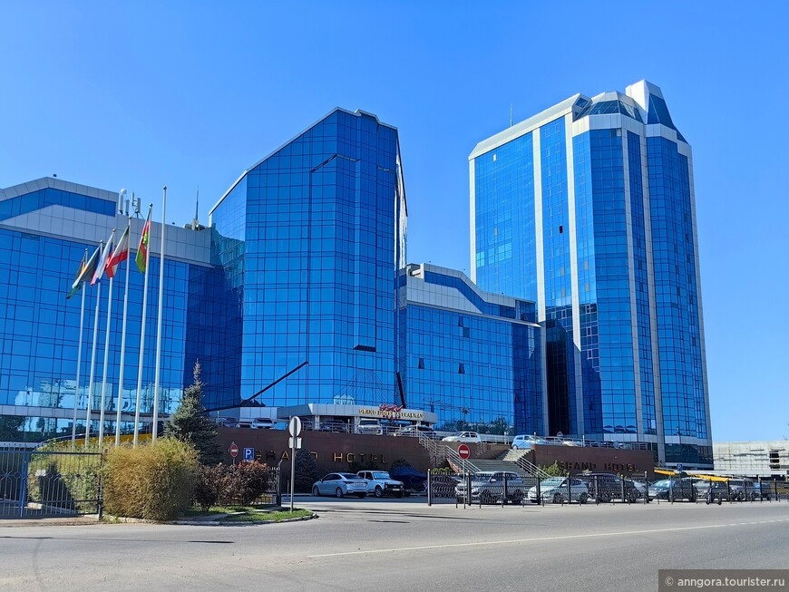 Это очень красивая современная гостиница у Нового моста © Anna Gorelova