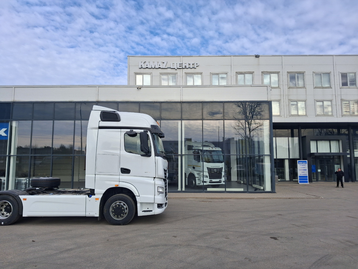 КАМАЗ 54901 в «МБ Тракс СПб»