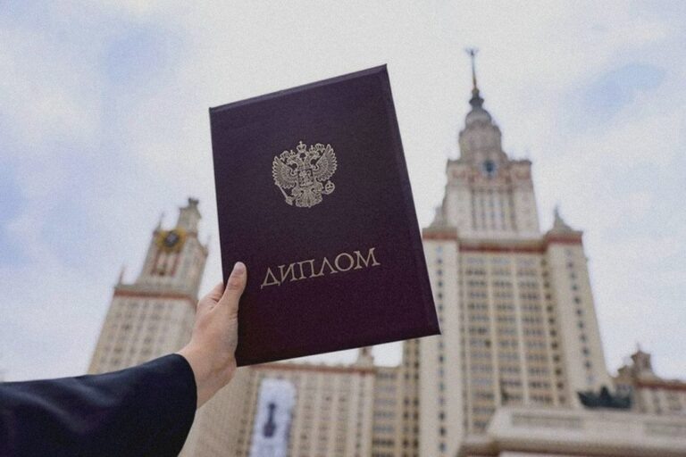    Иллюстрация к материалу: 13-летняя Алиса Теплякова начала частную практику как психолог: что это значит для родителей