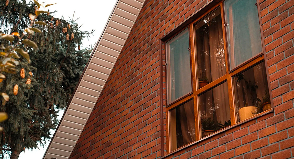 Не просто плитка, а фасадная система: как делают HAUBERK