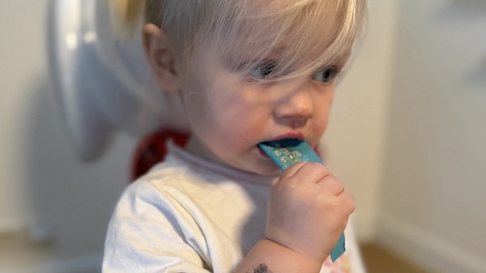 Детский коллаген: зачем он нужен и почему внучка просит стики сама