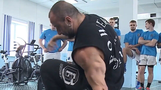     Иностранные пауэрлифтеры и красноярские регбисты обменялись опытом