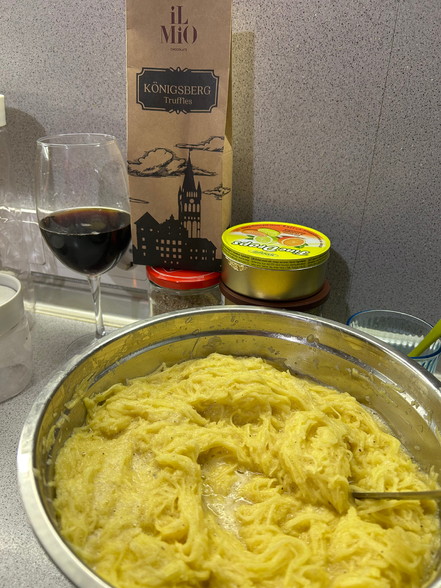 А вы знали, что картошку на драники надо буквально «драть» на мелкой терке, а муку в них  вовсе не добавляют? Я не знала.