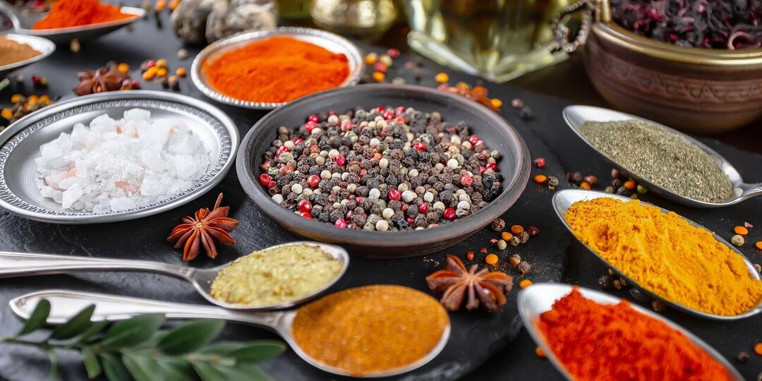 Чем вы посыпаете еду: обычные специи, которые лечат вас каждый день