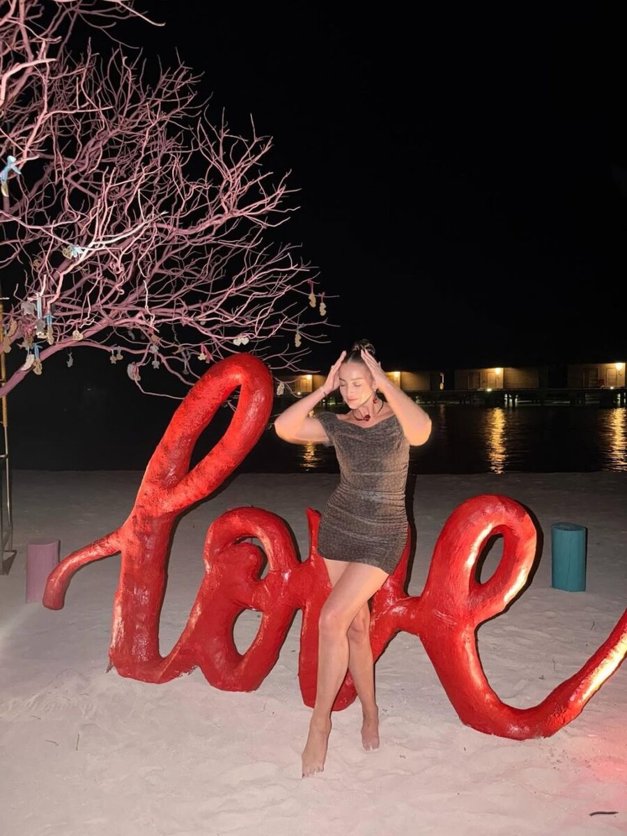    Ольга Бузова отпраздновала 40-летие на Мальдивах. Источник: @buzova86*