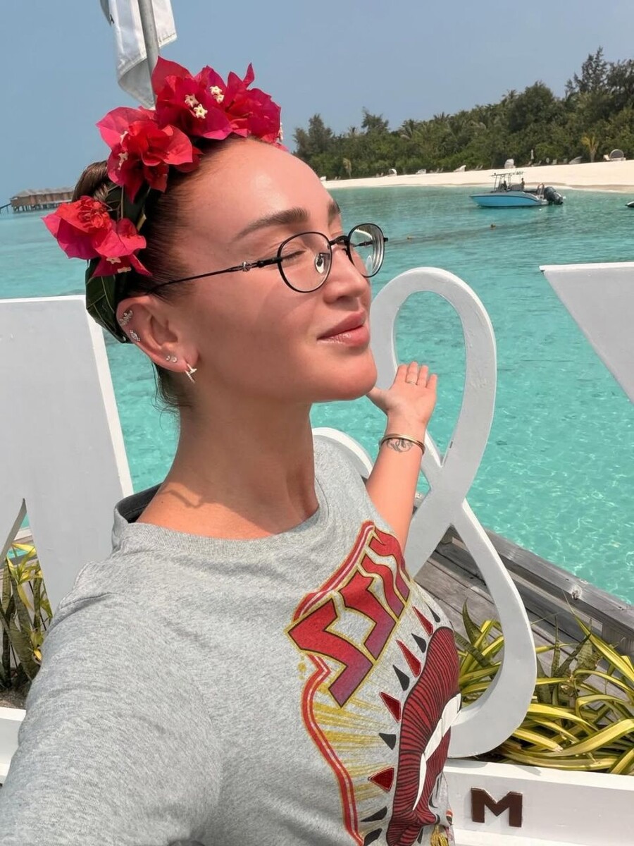    Ольга Бузова отпраздновала 40-летие на Мальдивах. Источник: @buzova86*