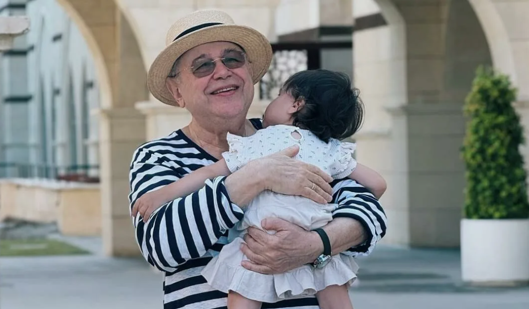 Евгений Петросян с малышкой Матильдой