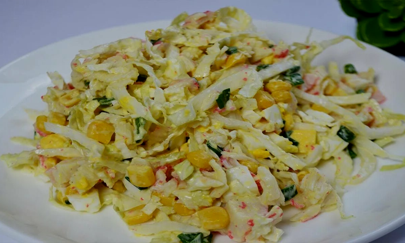 Салат с крабовыми палочками