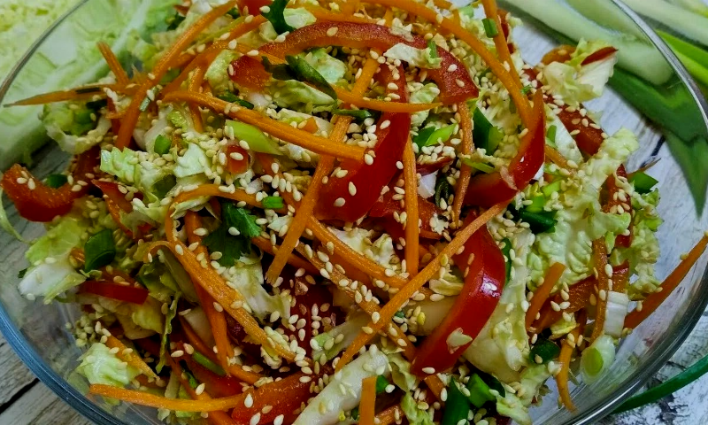Лёгкие салаты из пекинской капусты: 3 простых рецепта на каждый день