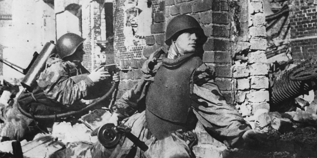 Горячий «привет» от советских огнемётчиков: фото штурма Кюстрина в марте 1945 года