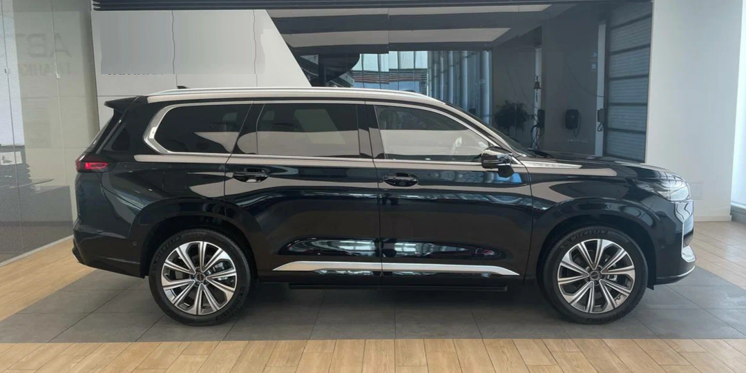 Полный привод, двигатель 2.0 л, АКПП Aisin, просвет 200 мм. В России начали продавать Exeed VX нового модельного года, сколько стоит?