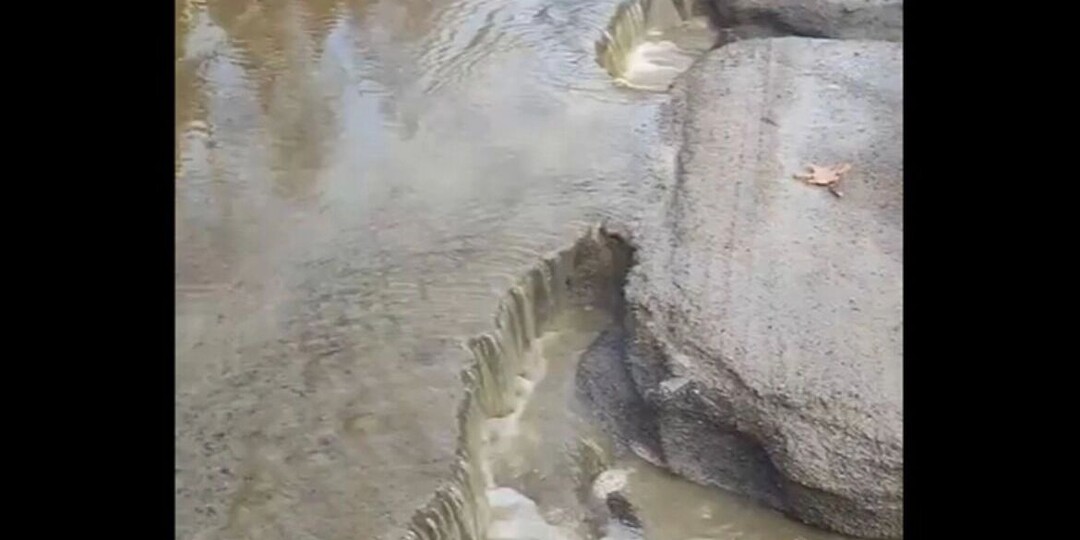 Дорогу в Карелии размыло талой водой: ездить стало опасно