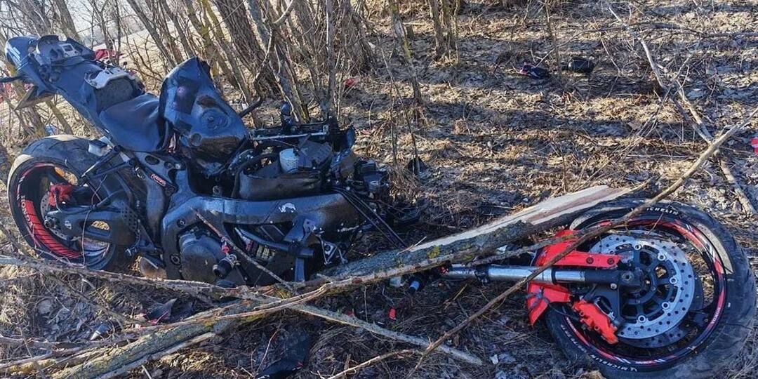 Мотоциклист перевернулся в кювет и погиб в Воронежской области