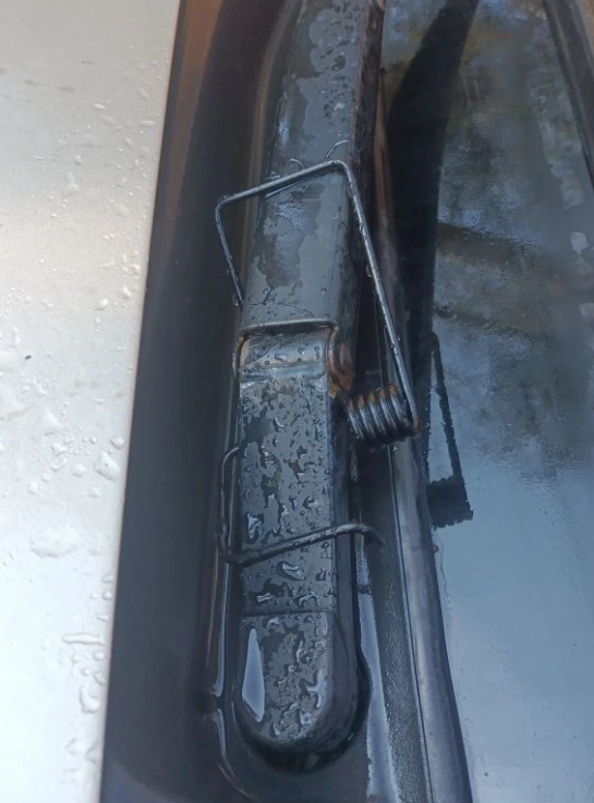 Установленный усилитель прижима