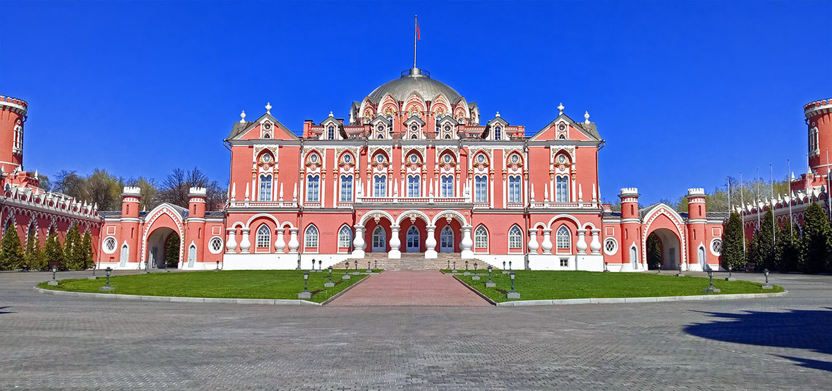 Петровский путевой дворец в Москве