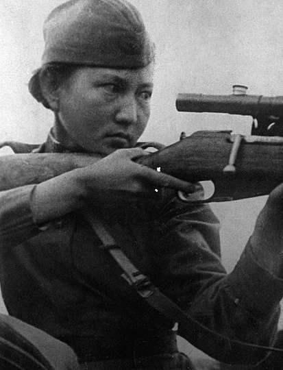 Алия Молдагулова / Девушка-снайпер, поднявшая солдат в атаку