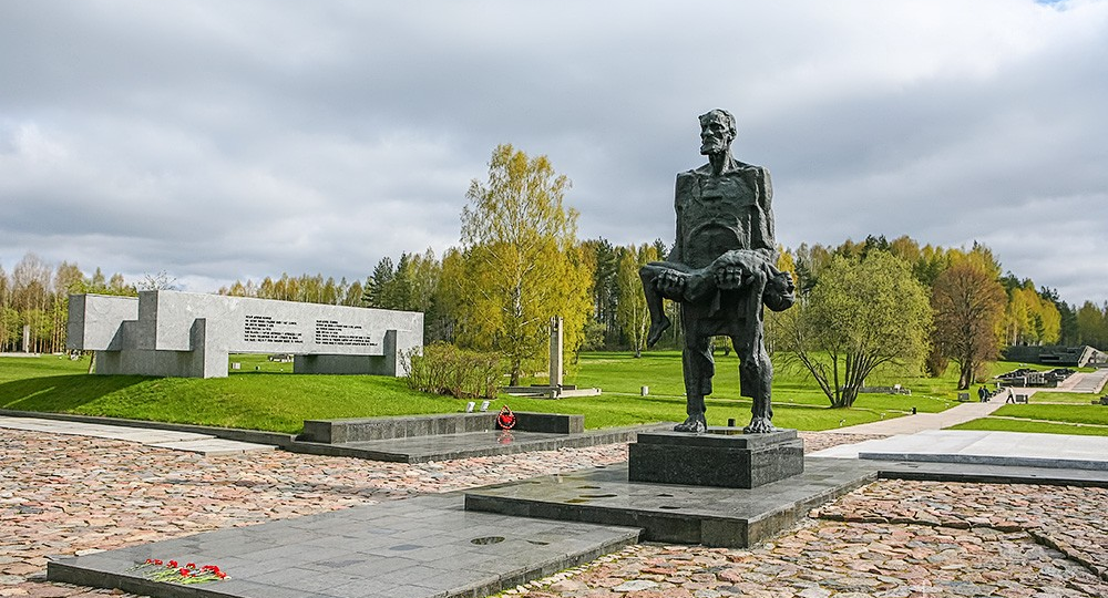 Трагедия Хатыни. Кто и за что уничтожил белорусскую деревню?